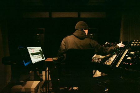 レコードの音質の要となるマスター盤の作成が可能に。カッティング・スタジオ「Wolfpack Mastercut Studio」がオープン！