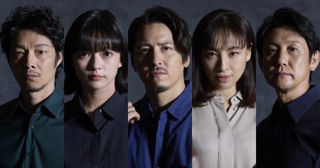 【新国立劇場リリース】『スリー・キングダムス Three Kingdoms』イギリス演劇界の奇才 サイモン・スティーヴンスが描く、現代社会の闇を深くえぐるサスペンスを日本初演